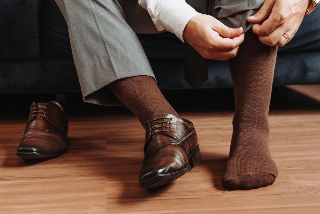 Grey Suit With Brown Shoes Style Guide for Men
